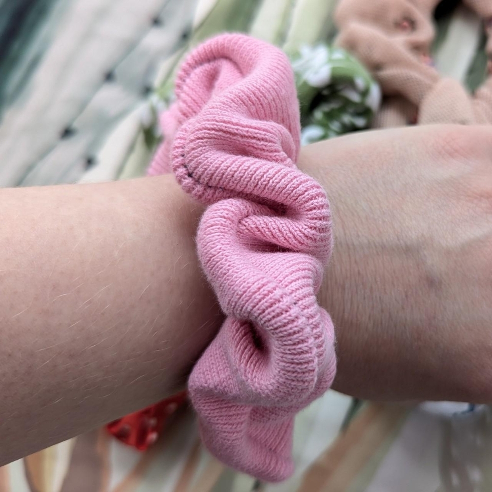 🔮❓🔮 MYSTERY 5-Pack Assorted Scrunchie Bundle 🔮❓🔮 - Picture 5 of 6